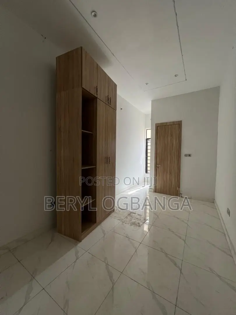 4bdrm Duplex in Ikota for rent in Ikota