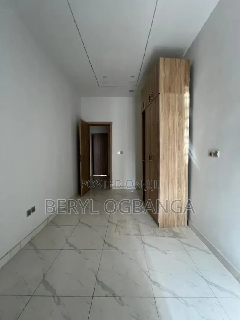 4bdrm Duplex in Ikota for rent in Ikota