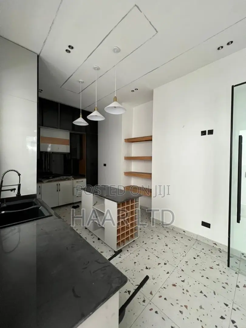 4bdrm Duplex in Lekki Phase 2 for sale in Lekki Phase 2
