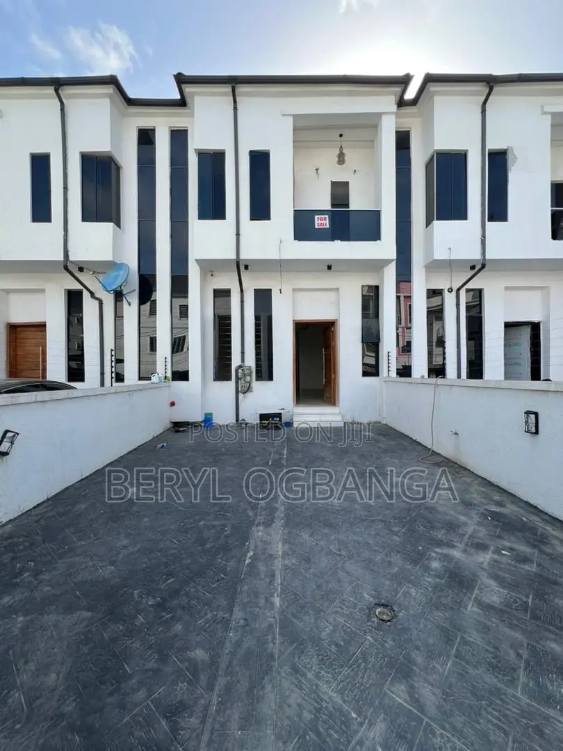 4bdrm Duplex in Ikota for rent in Ikota