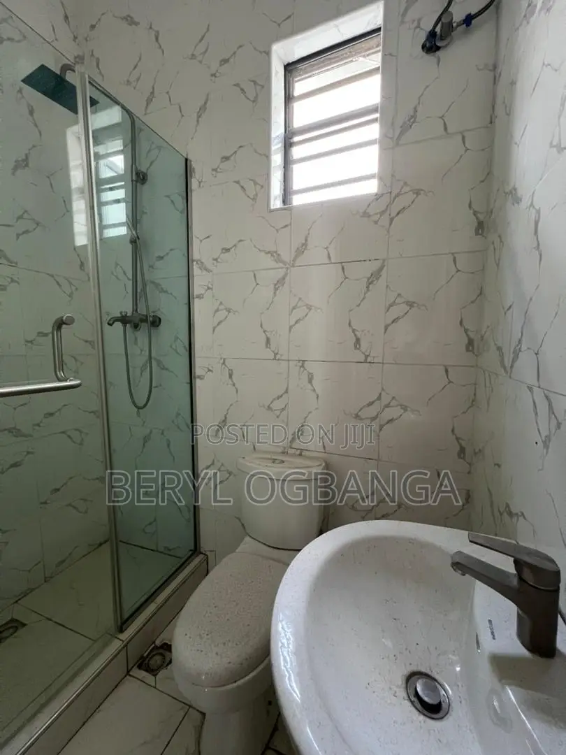 4bdrm Duplex in Ikota for rent in Ikota