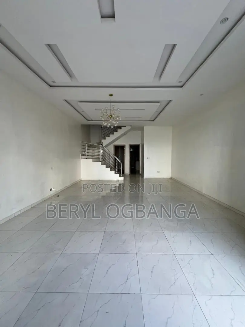 4bdrm Duplex in Ikota for rent in Ikota