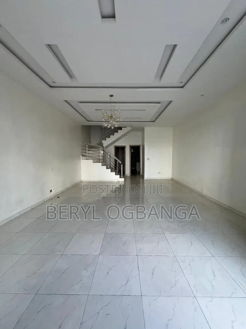 4bdrm Duplex in Ikota for rent in Ikota