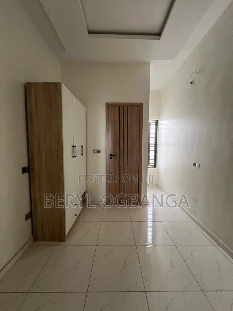4bdrm Duplex in Ikota for rent in Ikota
