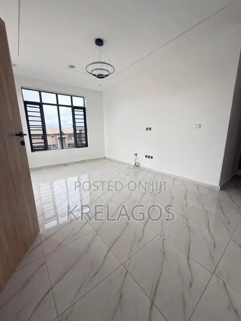 1bdrm Apartment in Igbo-efon for sale in Igbo-efon