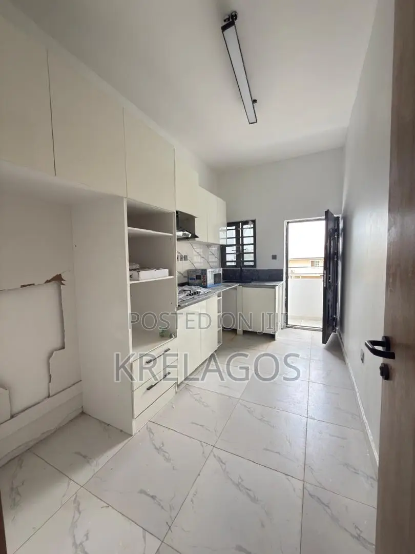 1bdrm Apartment in Igbo-efon for sale in Igbo-efon
