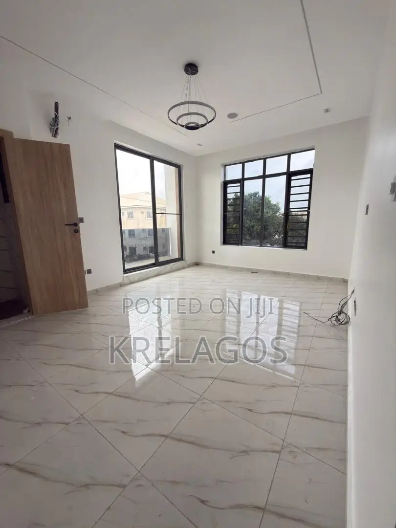 1bdrm Apartment in Igbo-efon for sale in Igbo-efon