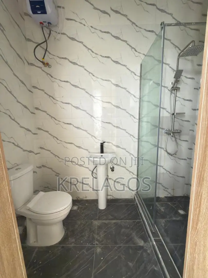 1bdrm Apartment in Igbo-efon for sale in Igbo-efon