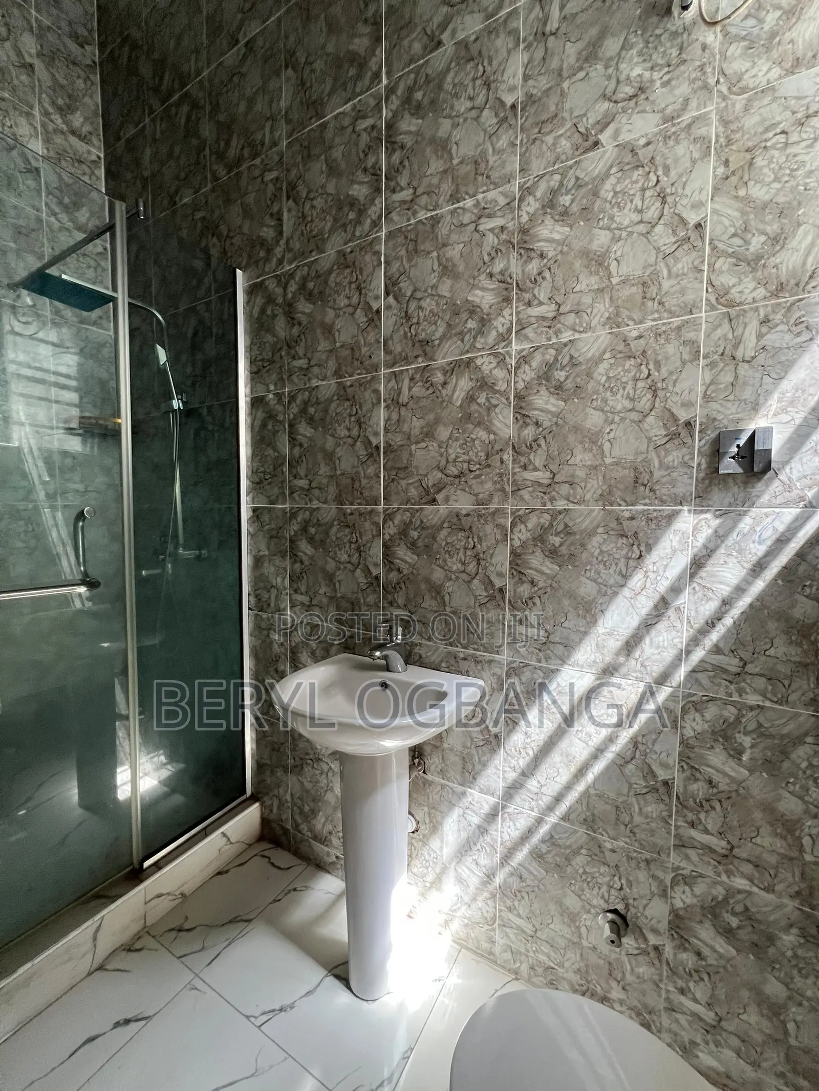 4bdrm Duplex in Lekki Phase 2 for rent in Lekki Phase 2