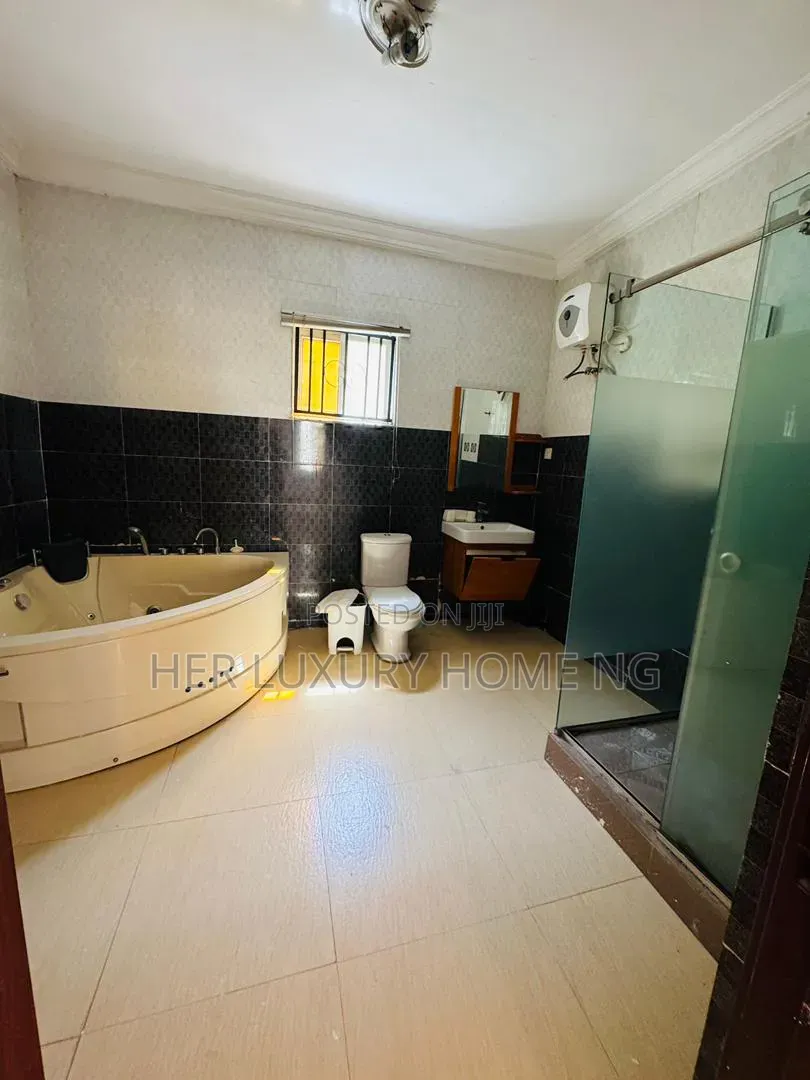 Mini Flat in Bera Estate, Chevron for rent in Chevron