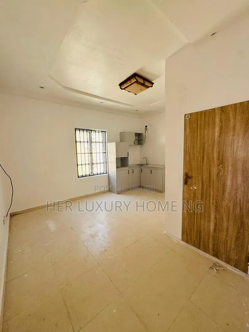 Mini Flat in Bera Estate, Chevron for rent in Chevron