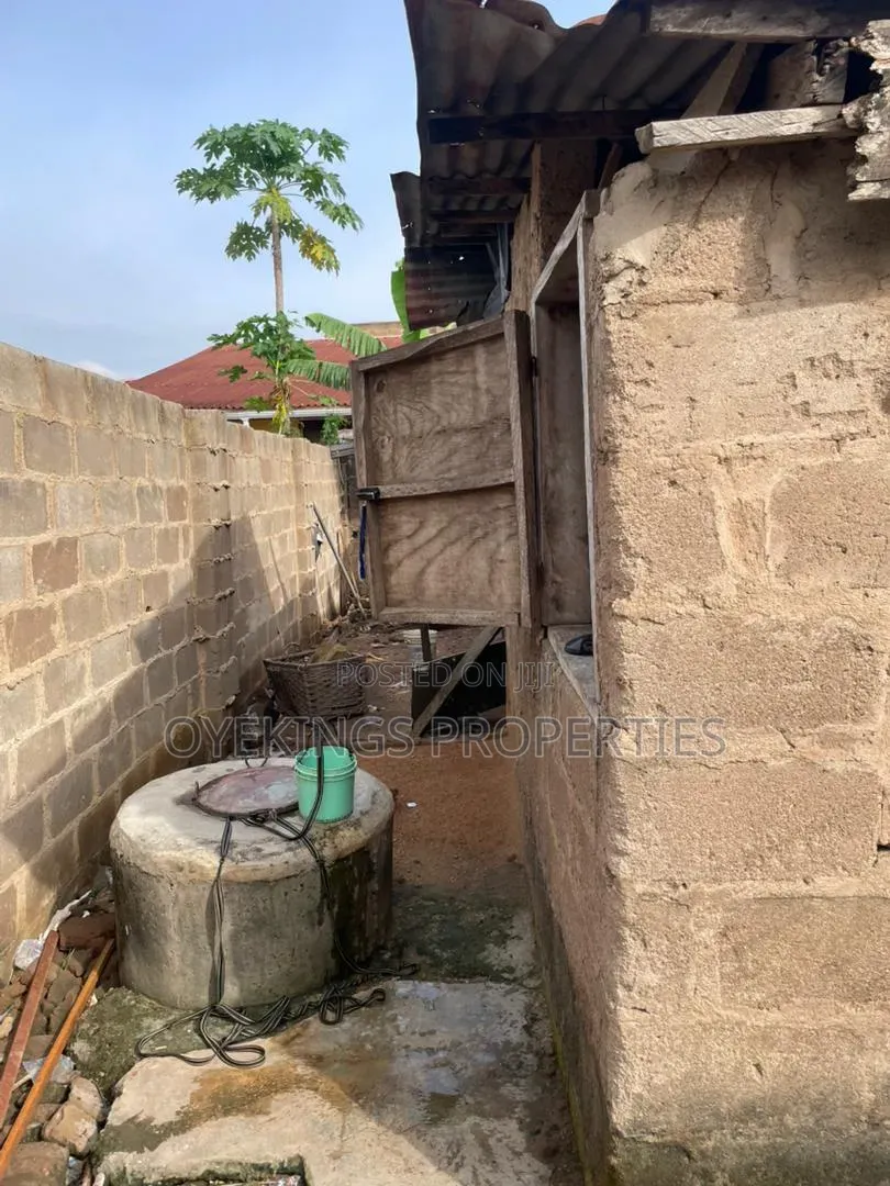 3bdrm Bungalow in Oluode, Akala Express for sale in Akala Express