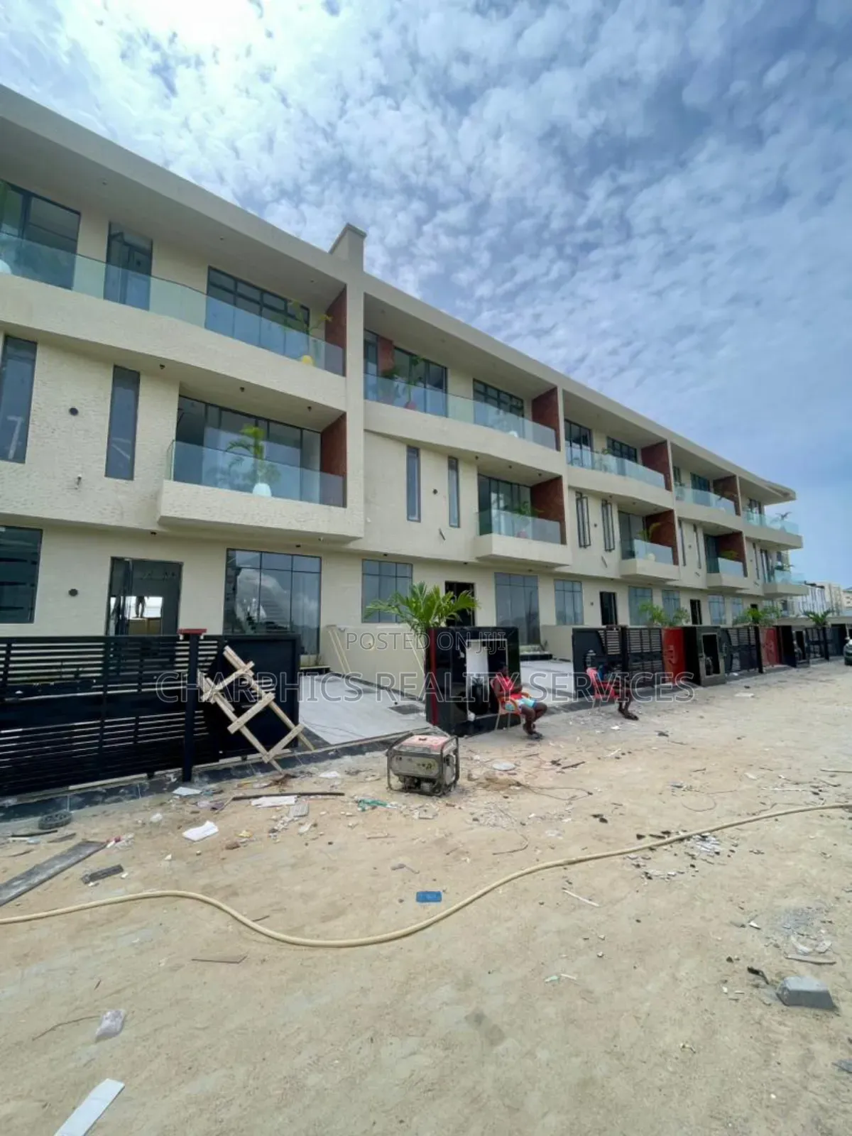 5bdrm Duplex in Lekki Phase 1 for sale in Lekki Phase 1