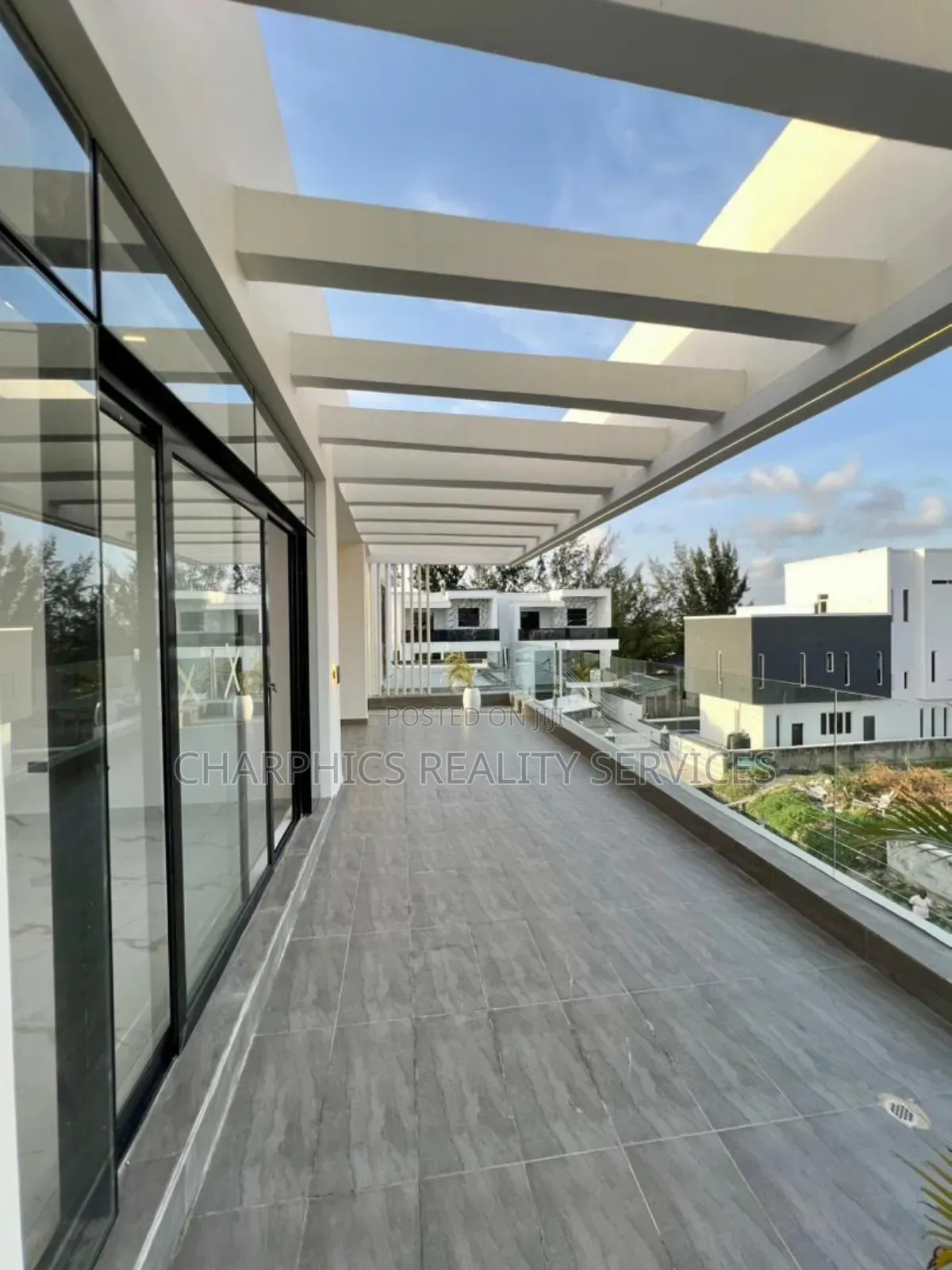 5bdrm Duplex in Lekki Phase 2 for sale in Lekki Phase 2