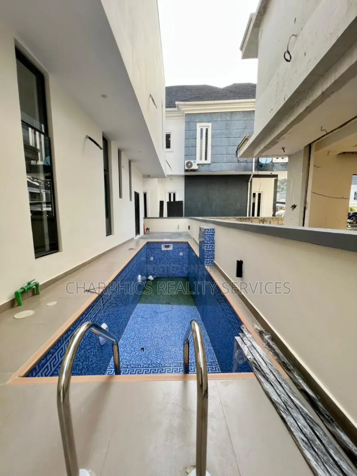 5bdrm Duplex in Lekki Phase 2 for sale in Lekki Phase 2