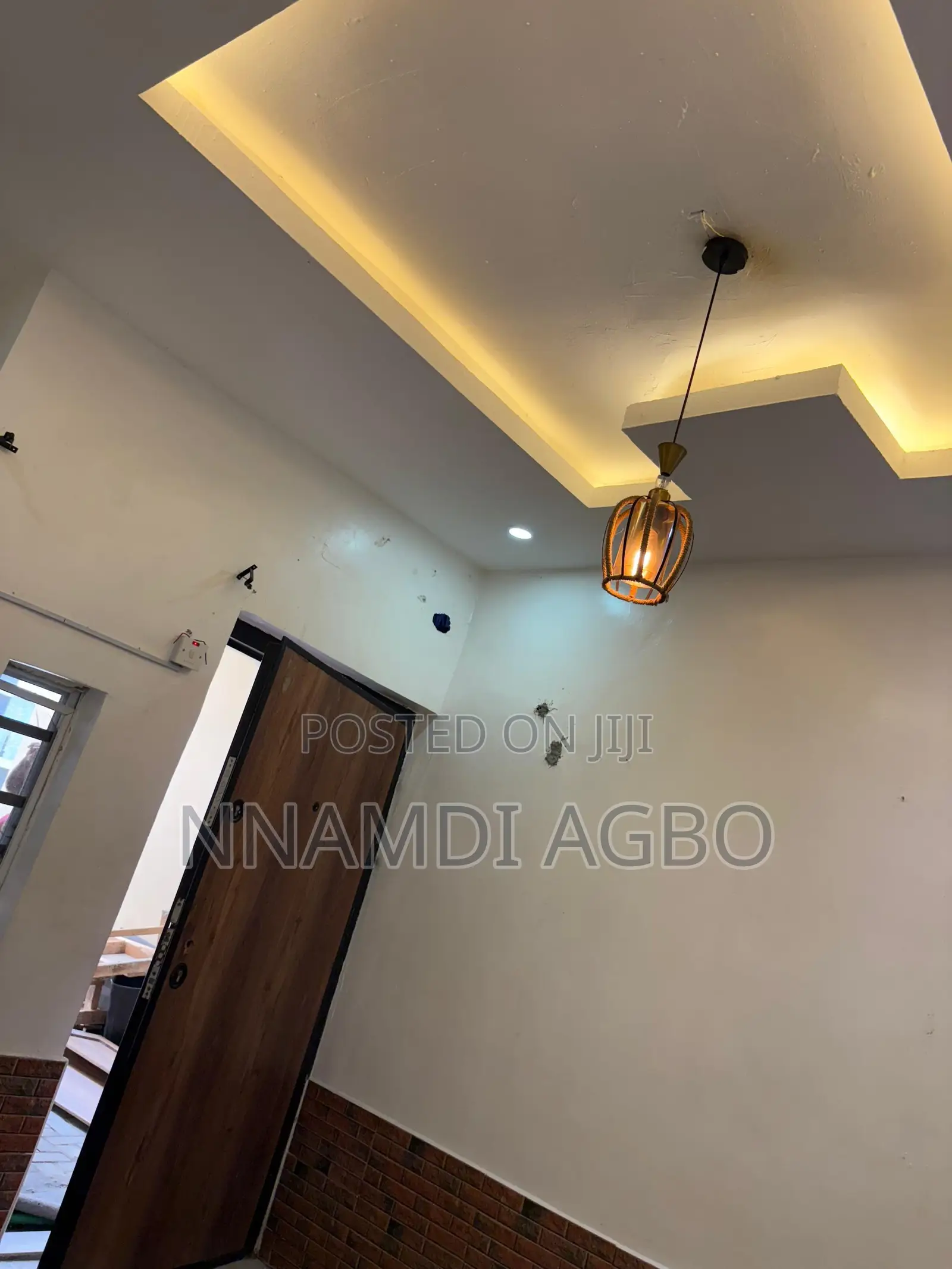 Mini Flat in Chevron for rent in Chevron