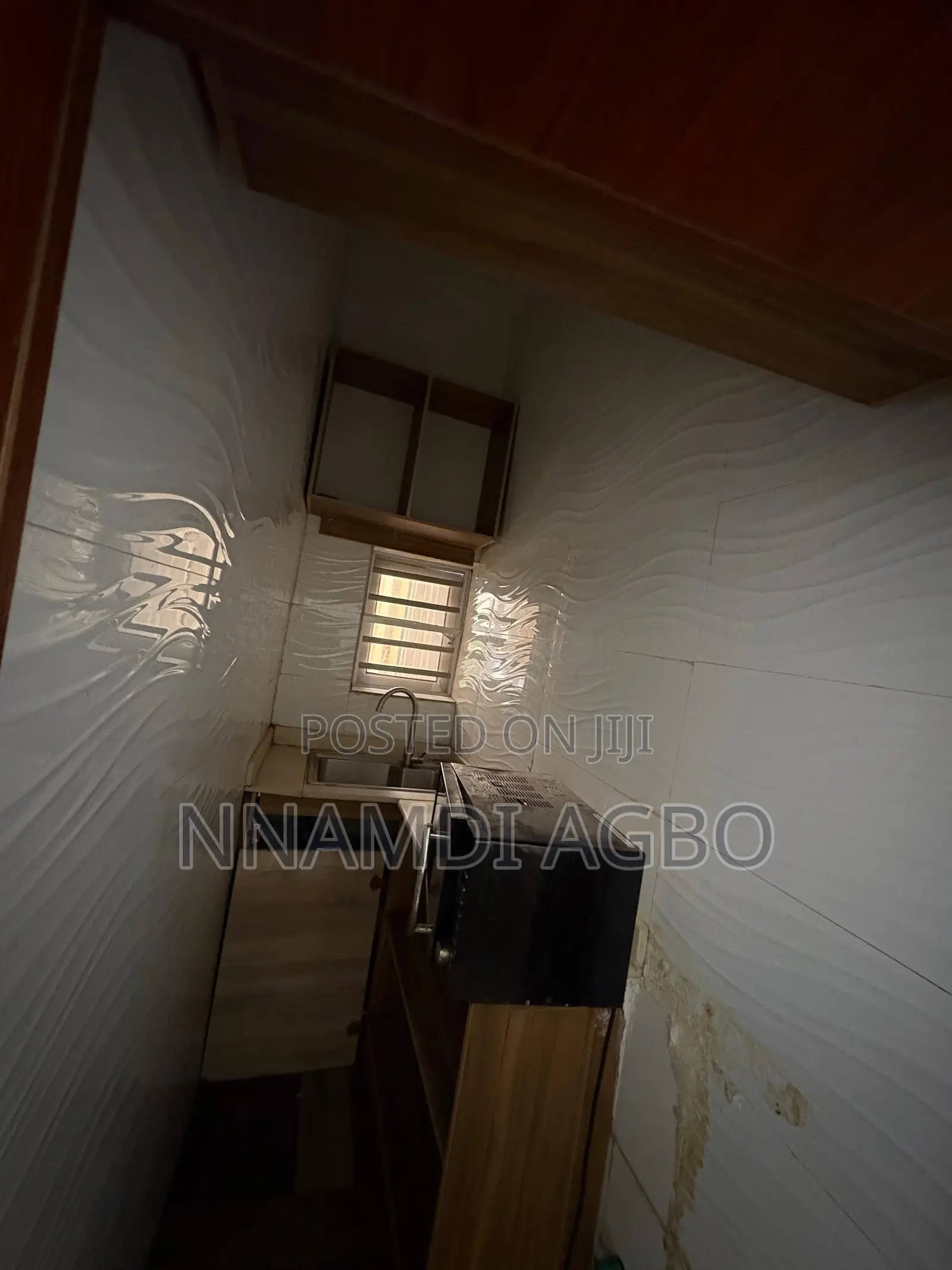 Mini Flat in Chevron for rent in Chevron