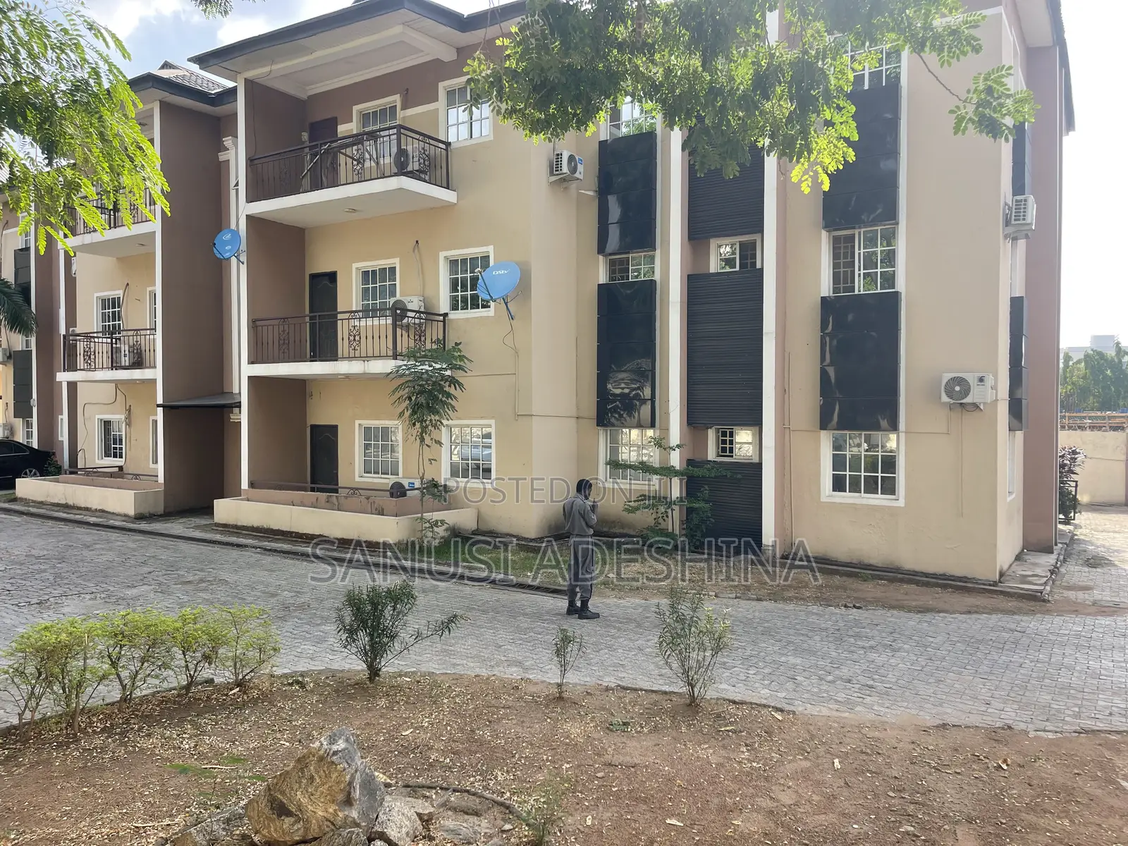 3bdrm Block of Flats in Utako Main,Close To for sale in Utako