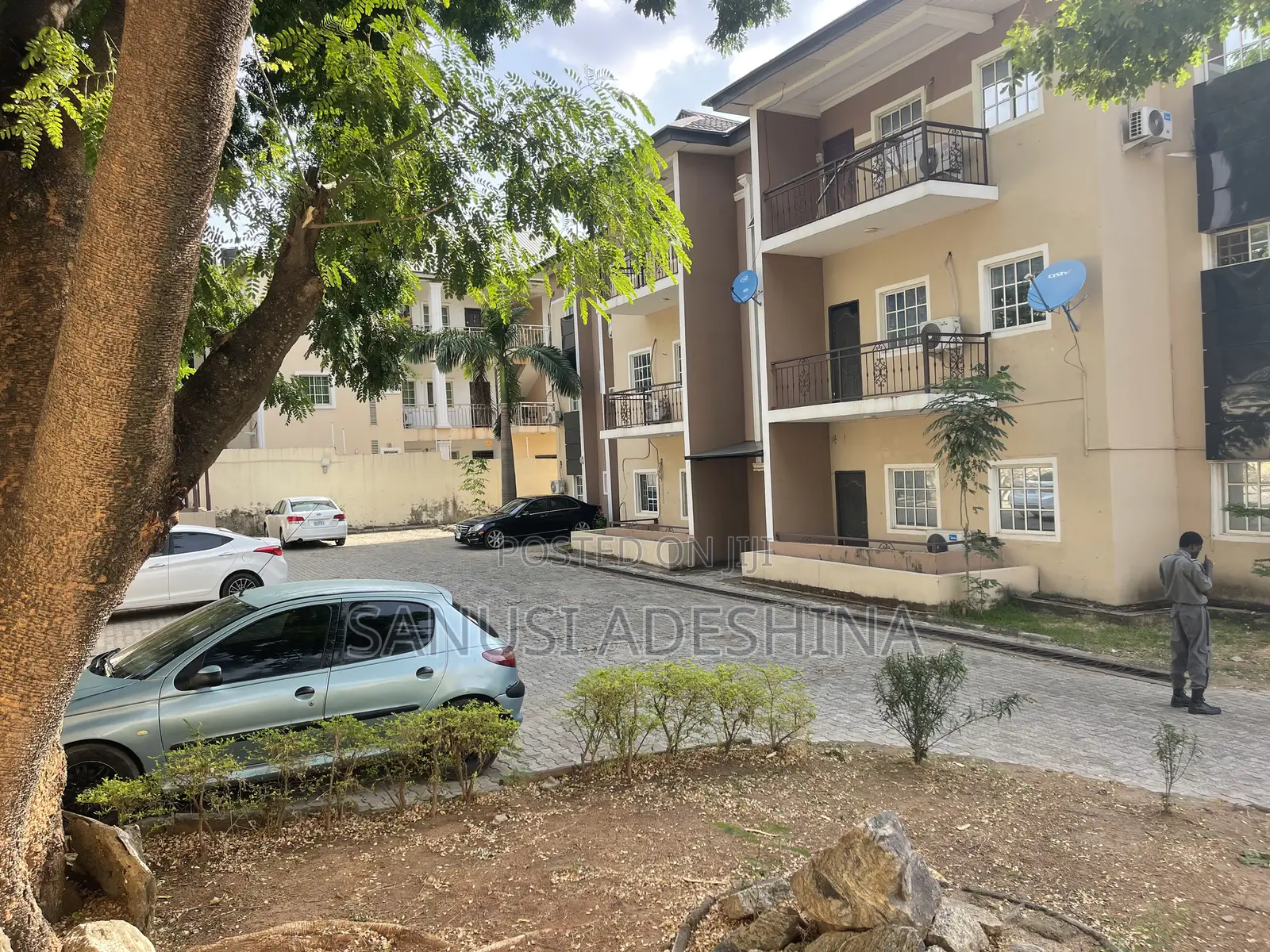 3bdrm Block of Flats in Utako Main,Close To for sale in Utako
