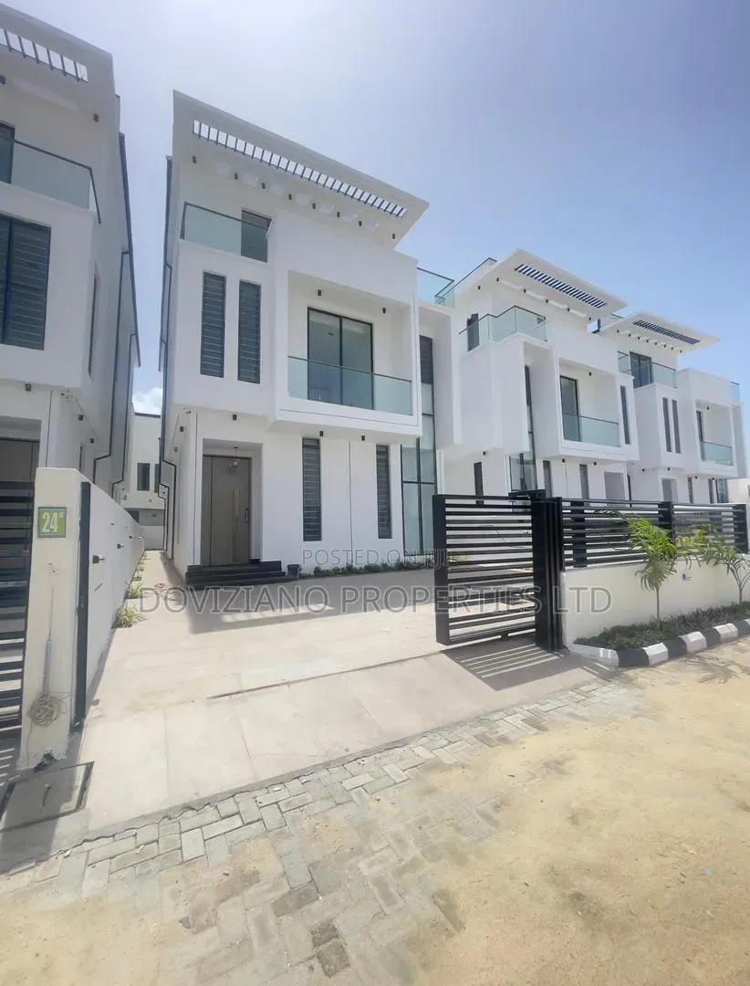 5bdrm Duplex in Chevron for sale in Chevron