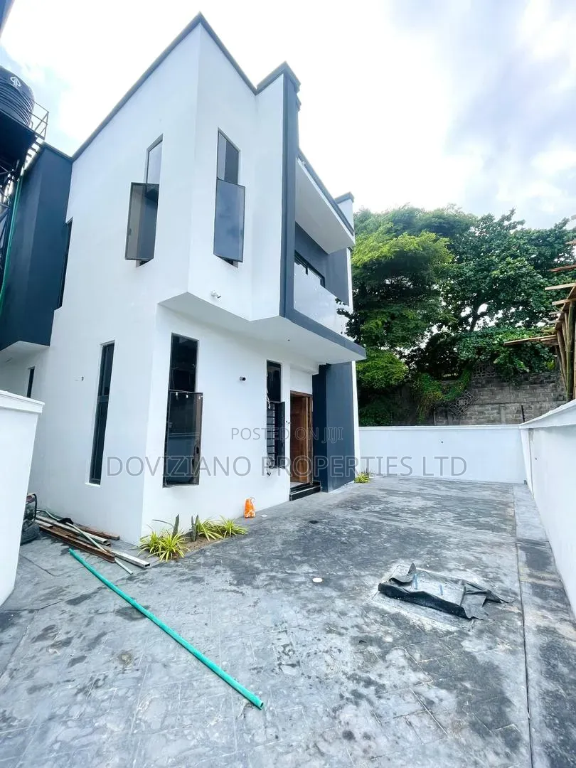 4bdrm Duplex in Chevron for sale in Chevron
