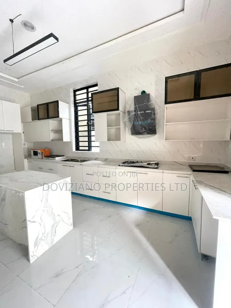 4bdrm Duplex in Chevron for sale in Chevron
