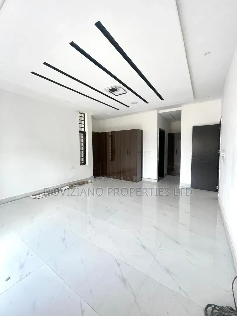 4bdrm Duplex in Chevron for sale in Chevron