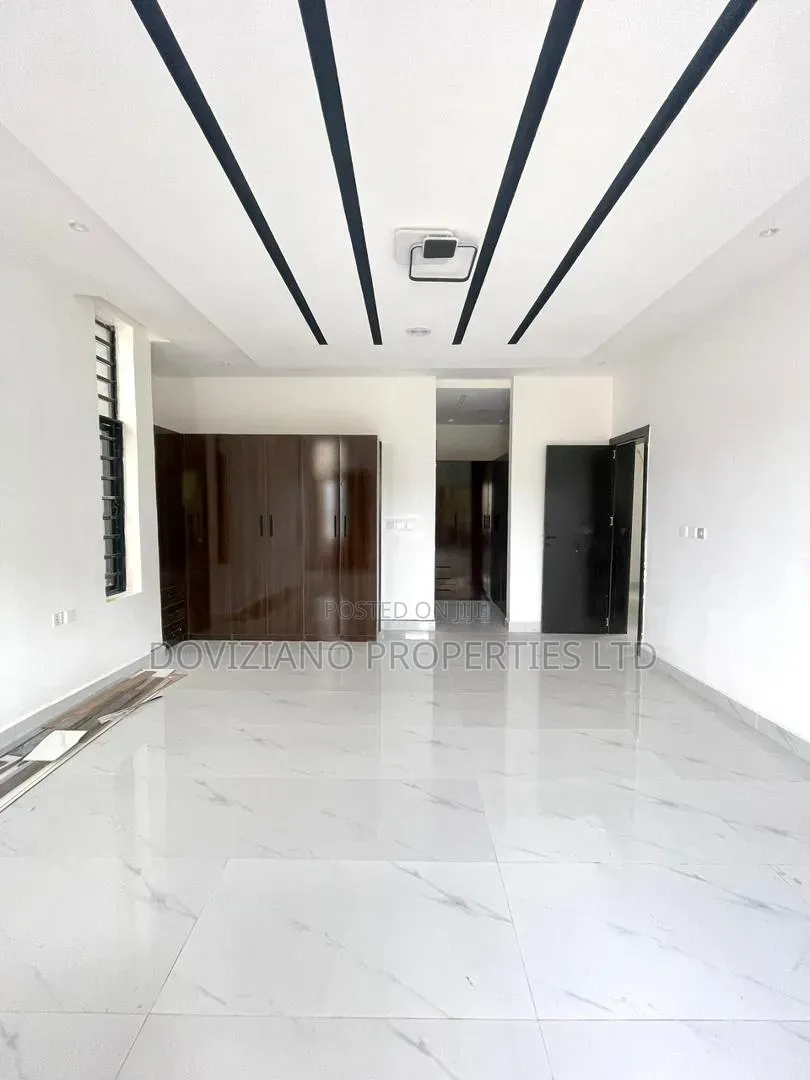 4bdrm Duplex in Chevron for sale in Chevron