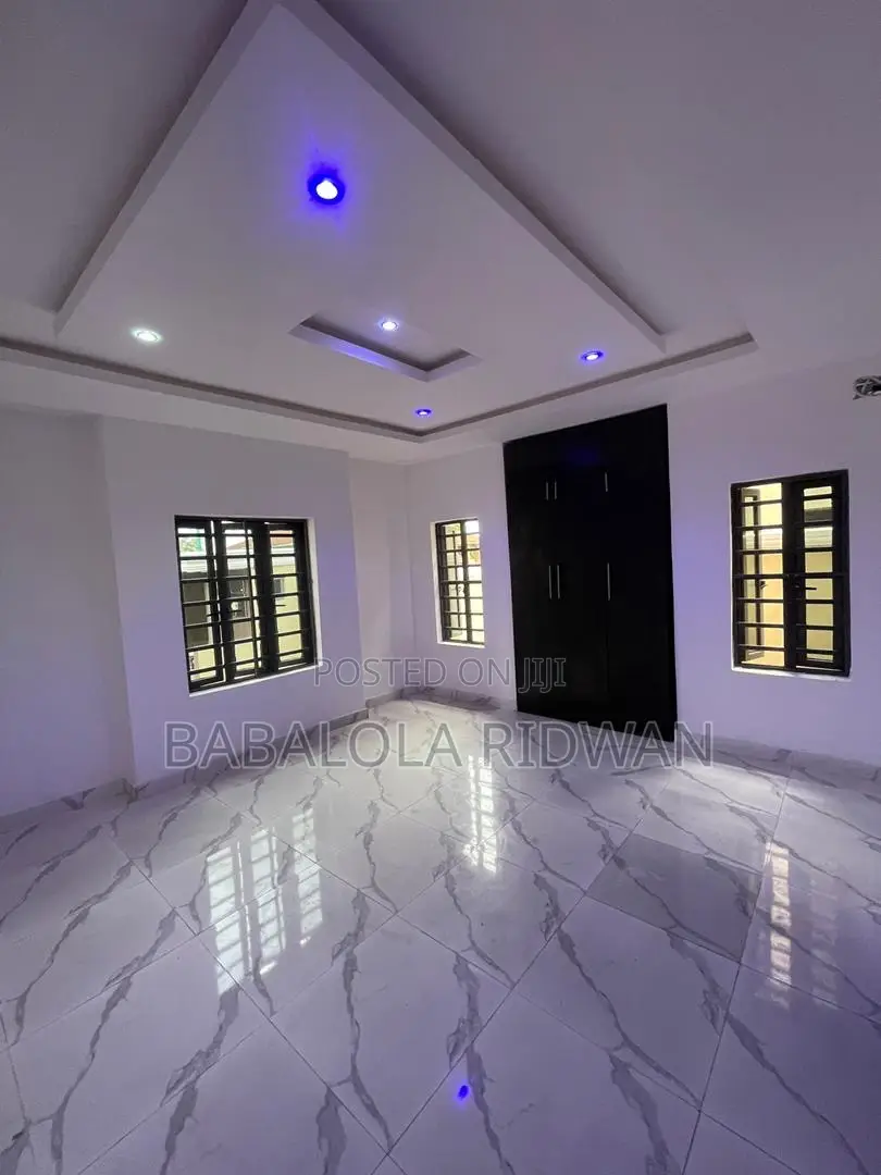 5bdrm Duplex in Oluyole Estate for sale in Oluyole Estate