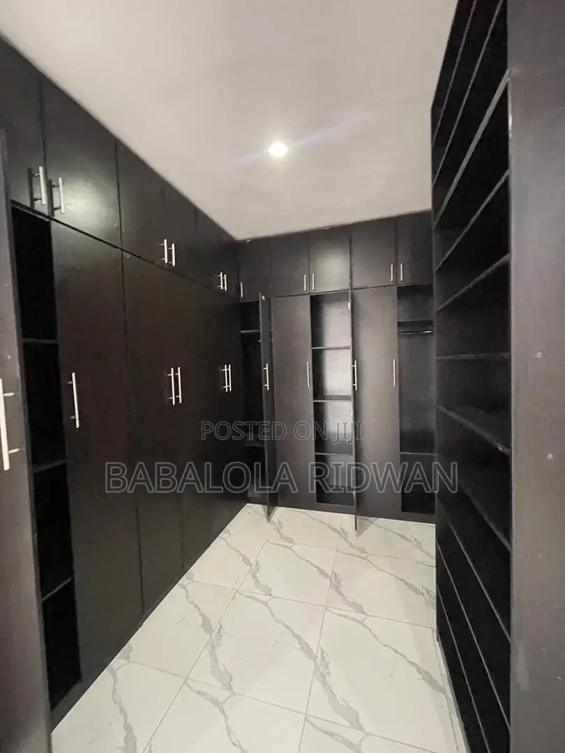 5bdrm Duplex in Oluyole Estate for sale in Oluyole Estate