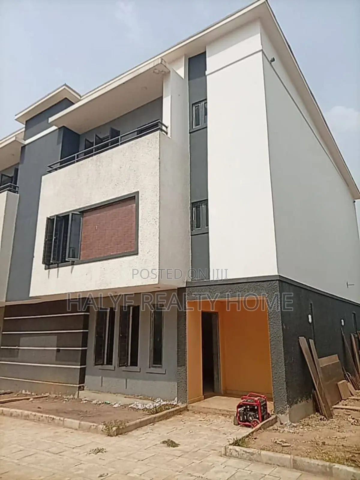 5bdrm Townhouse / Terrace in Amari Estate, Kaura for rent in Kaura
