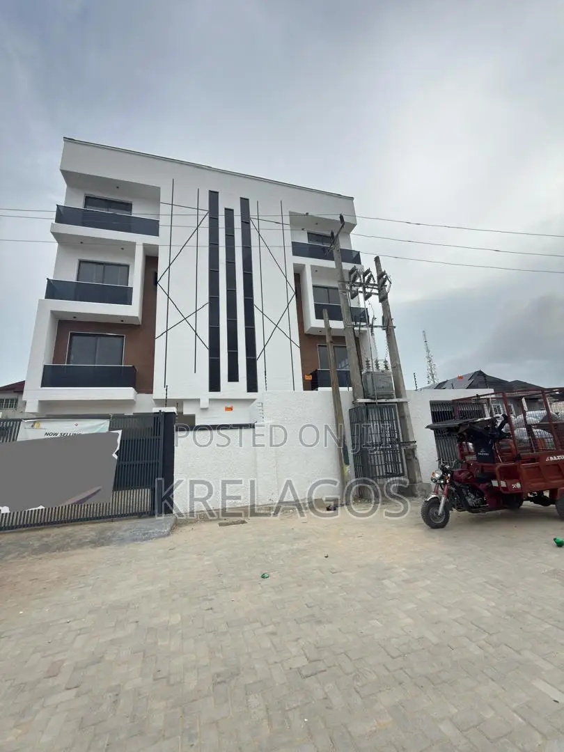 2bdrm Apartment in Igbo-efon for sale in Igbo-efon