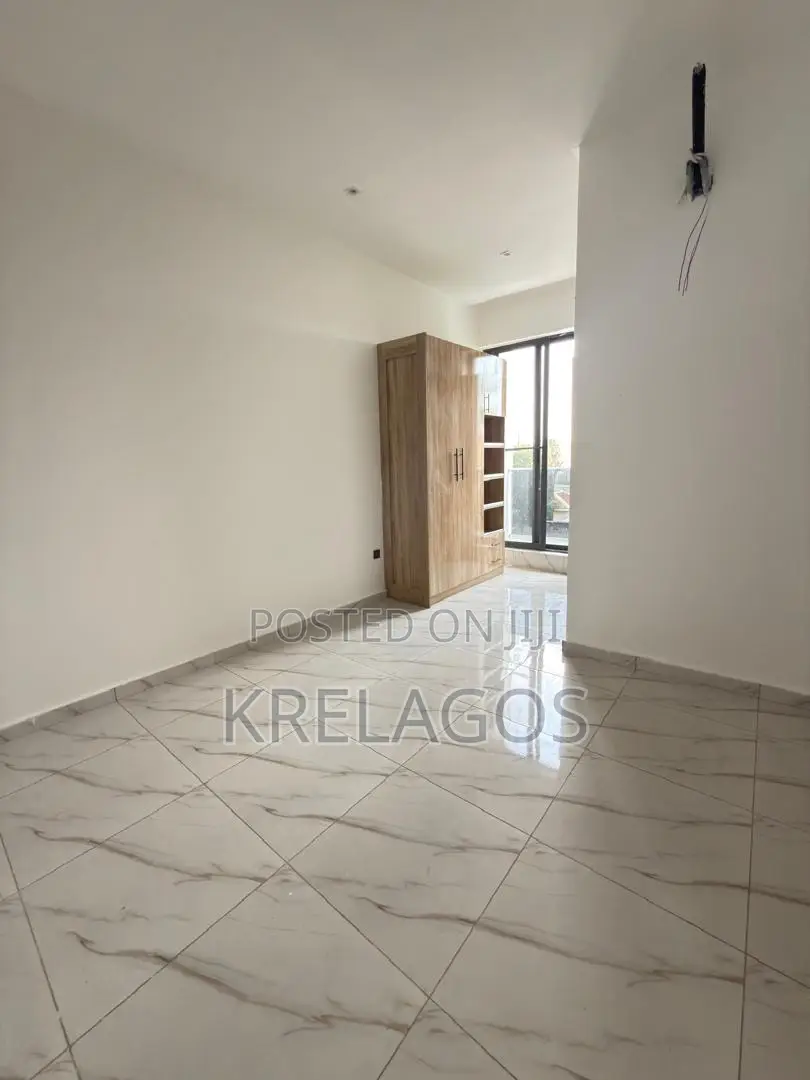 2bdrm Apartment in Igbo-efon for sale in Igbo-efon