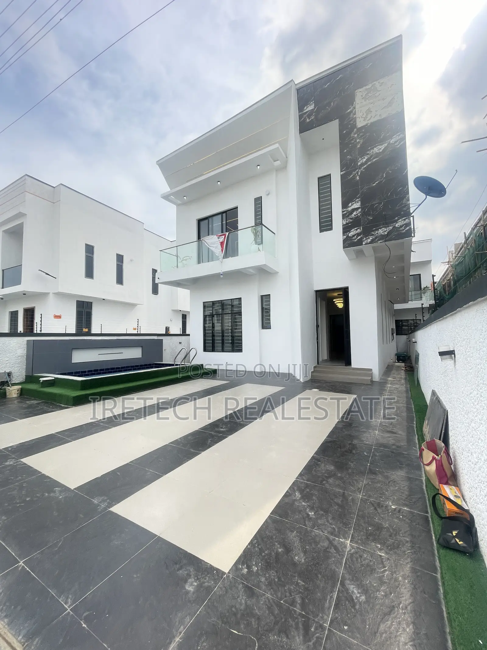 5bdrm Duplex in Ikota Gra for sale in Ikota