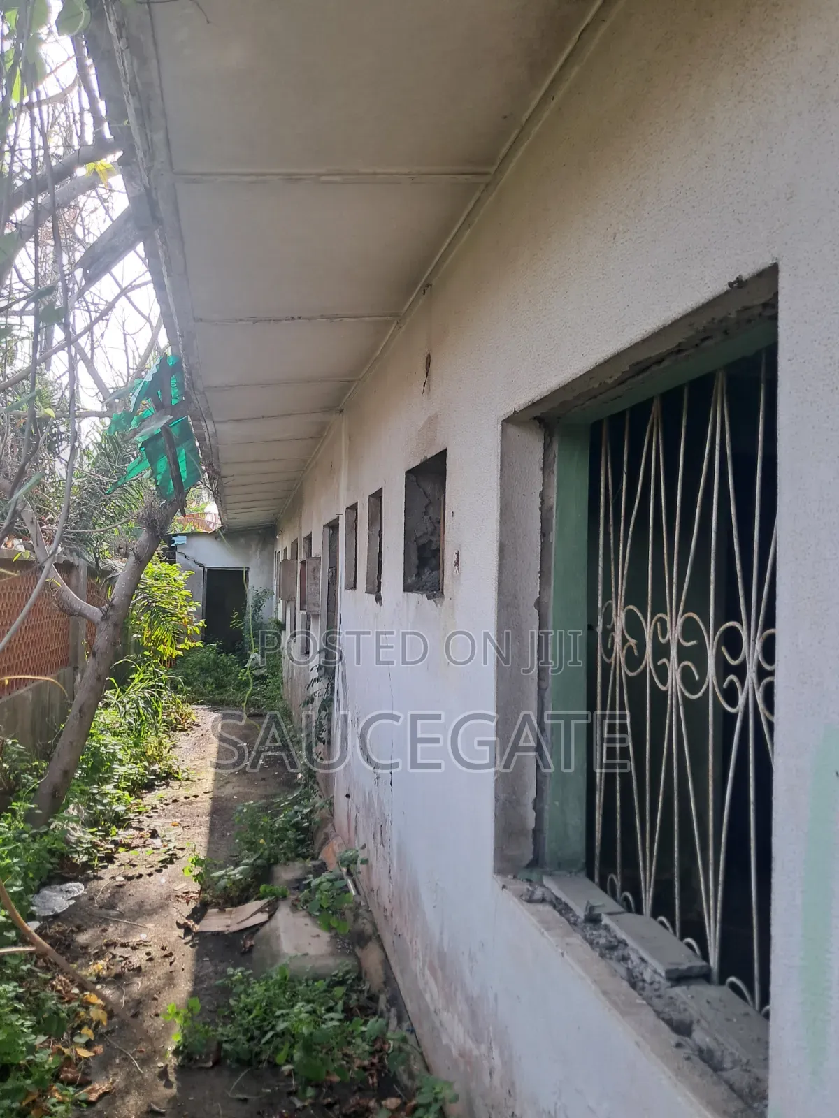 3bdrm Bungalow in Close 20 Satellite for sale in Satellite Town