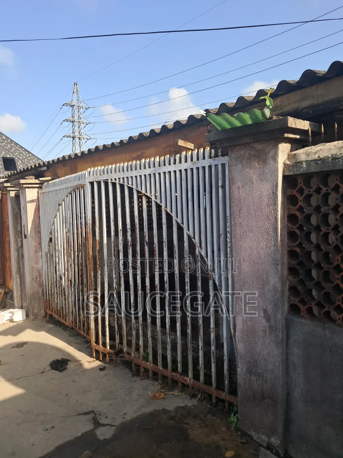 3bdrm Bungalow in Close 20 Satellite for sale in Satellite Town