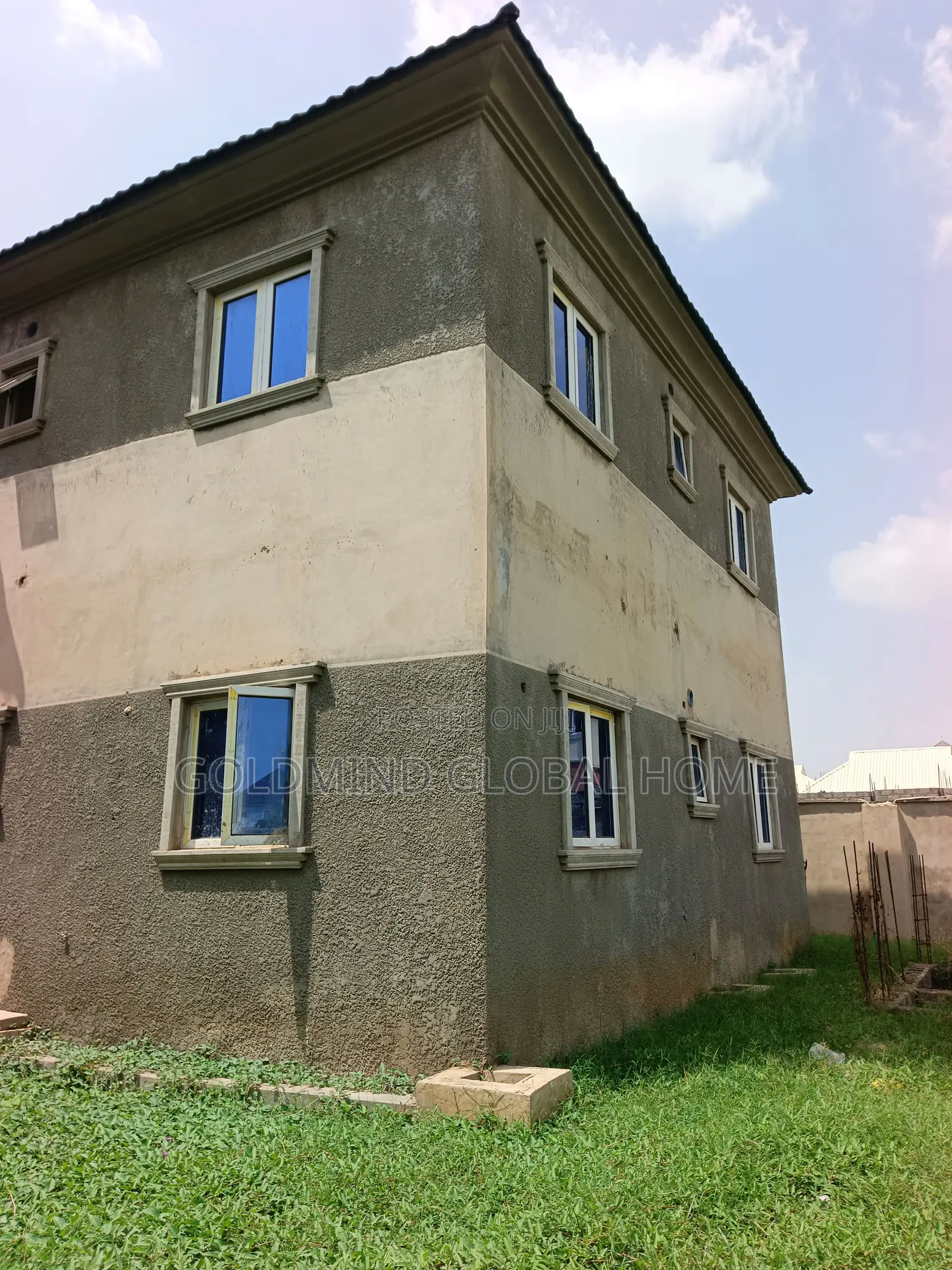 3bdrm Block of Flats in Lugbe, FHA for sale in FHA
