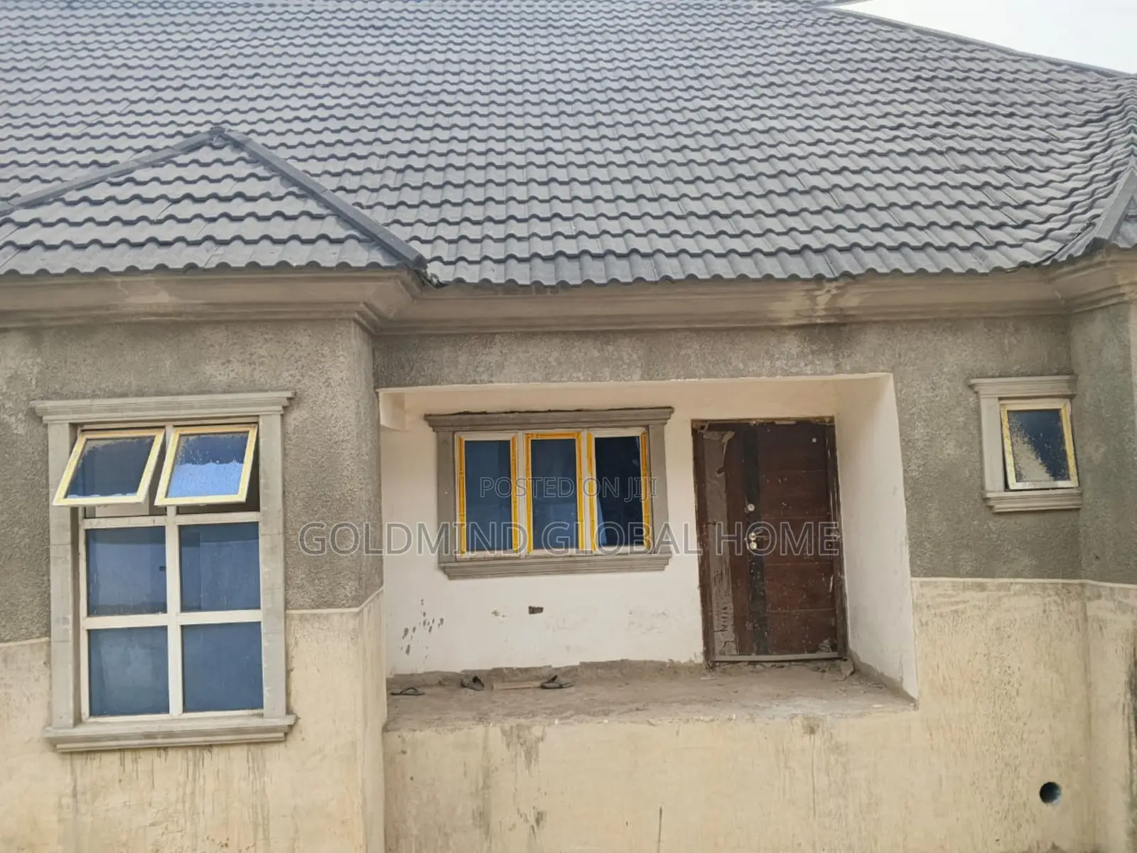 3bdrm Block of Flats in Lugbe, FHA for sale in FHA