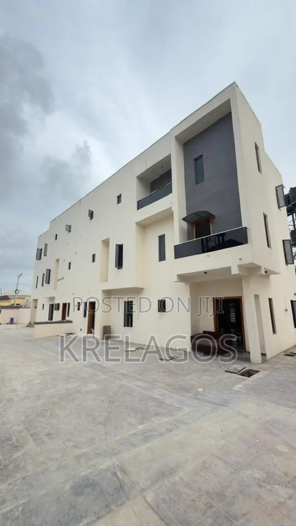 4bdrm Duplex in New Road, Igbo-efon for sale in Igbo-efon