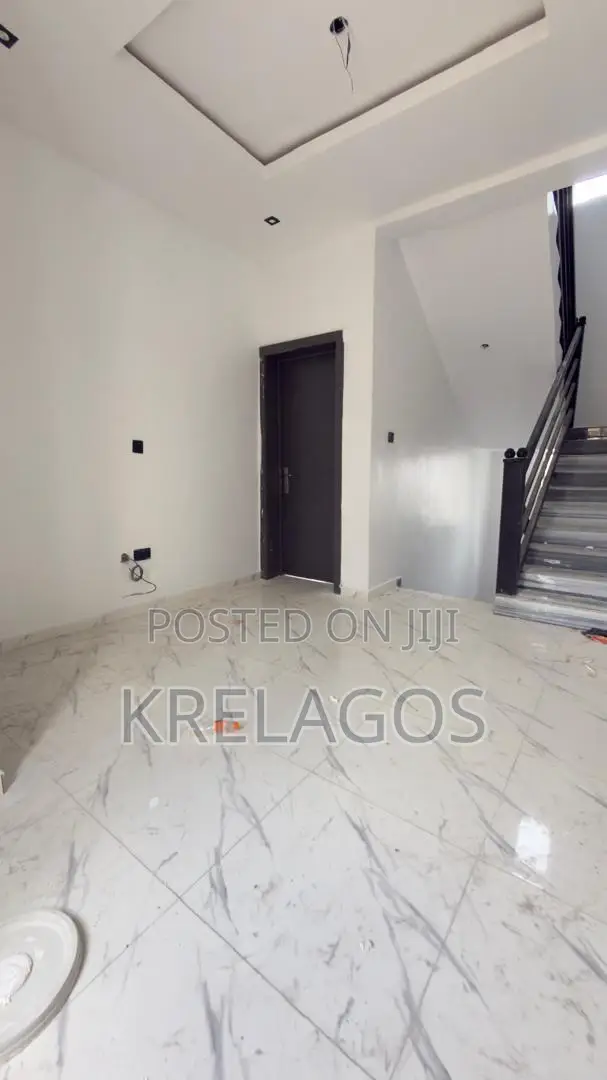 4bdrm Duplex in New Road, Igbo-efon for sale in Igbo-efon