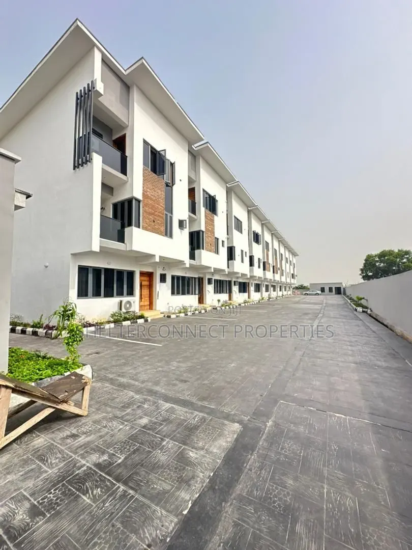 4bdrm Duplex in Lekki Phase 1 for rent in Lekki Phase 1