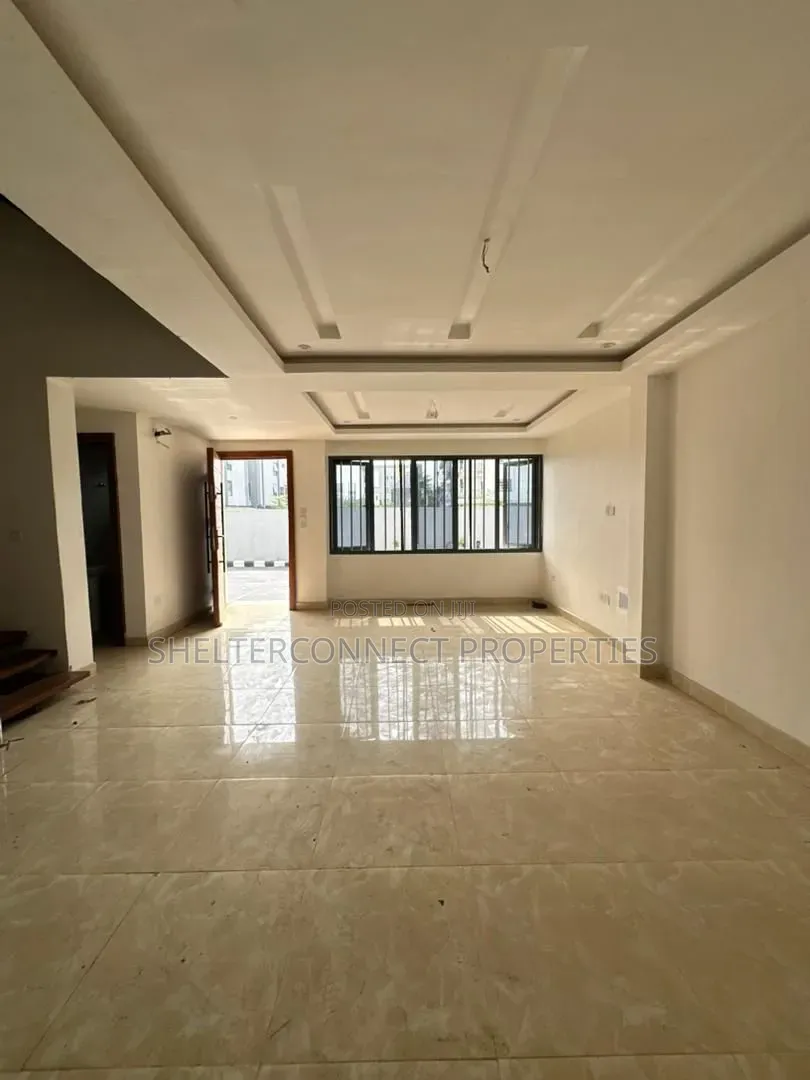 4bdrm Duplex in Lekki Phase 1 for rent in Lekki Phase 1