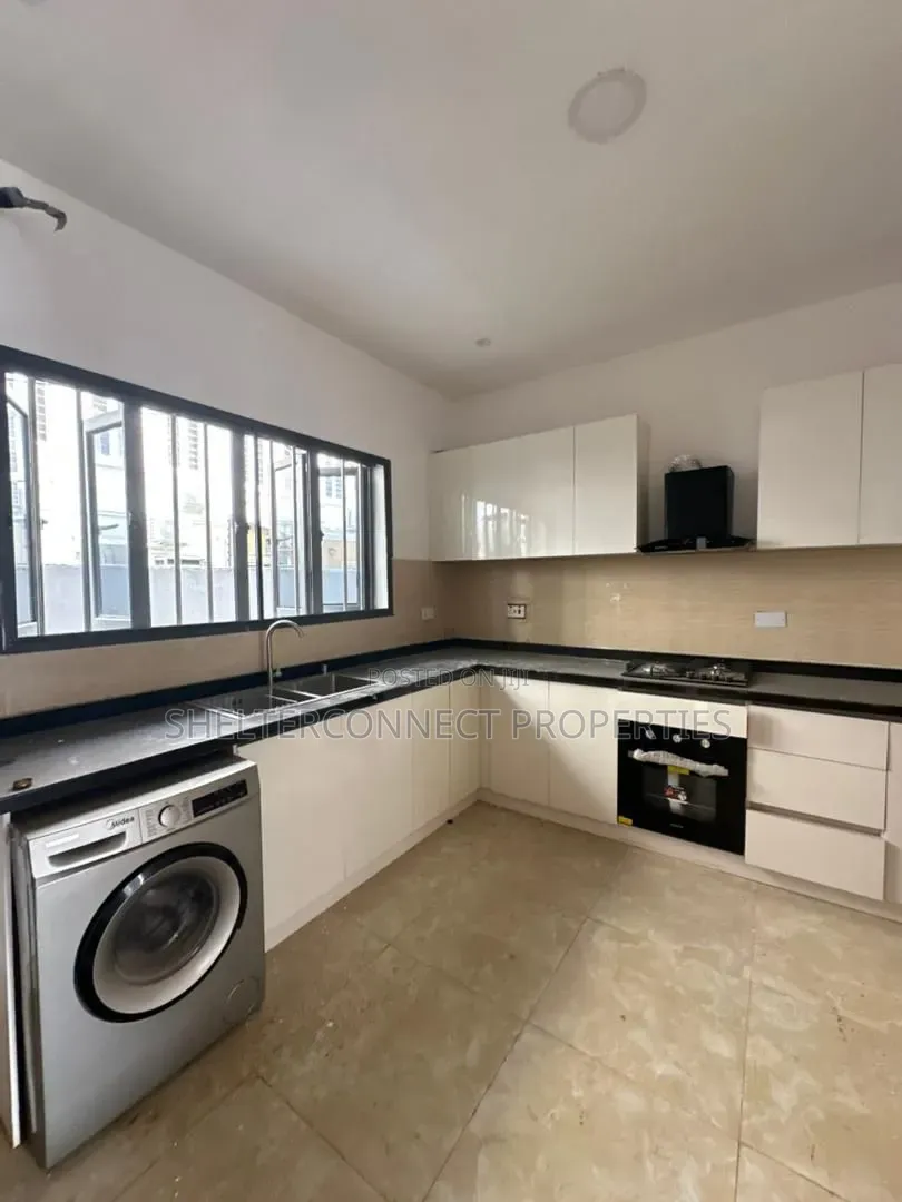 4bdrm Duplex in Lekki Phase 1 for rent in Lekki Phase 1