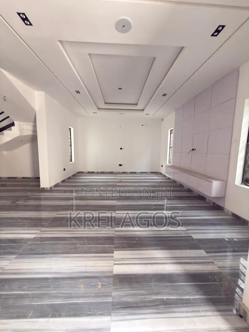 4bdrm Duplex in Igbo-efon for sale in Igbo-efon