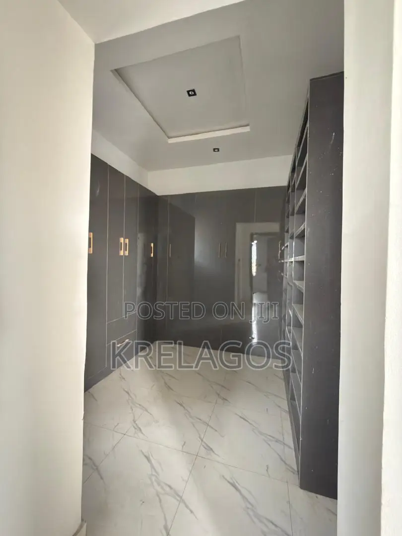 4bdrm Duplex in Igbo-efon for sale in Igbo-efon
