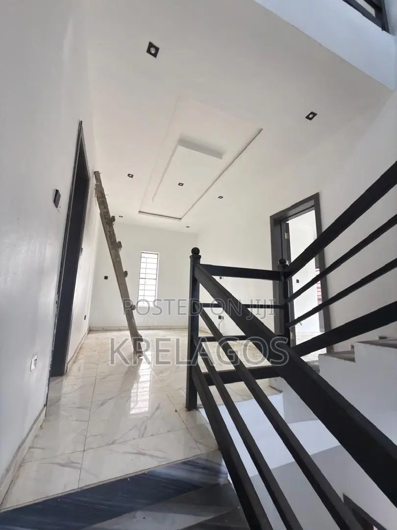 4bdrm Duplex in Igbo-efon for sale in Igbo-efon