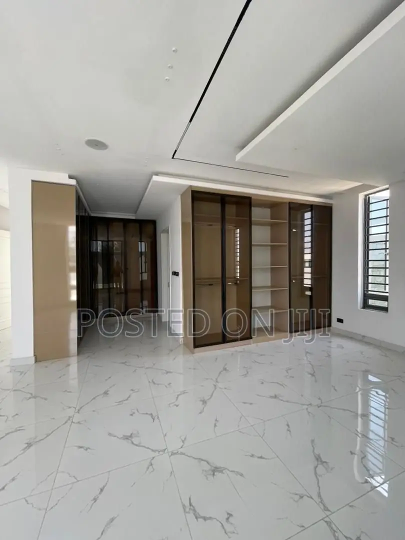 5bdrm Duplex in Lekki County Homes, Ikota for sale in Ikota
