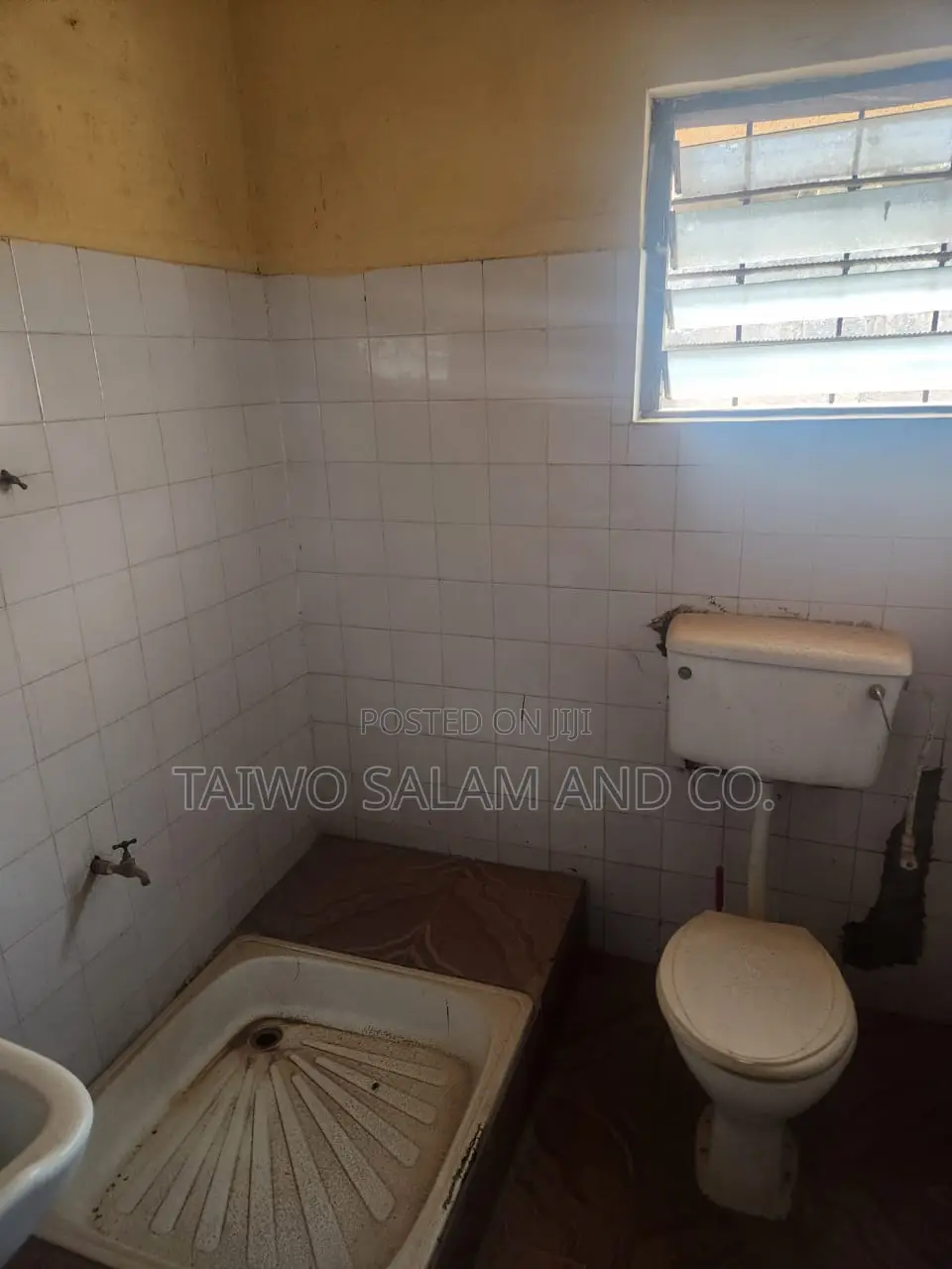 3bdrm Block of Flats in Akobo for sale in Akobo