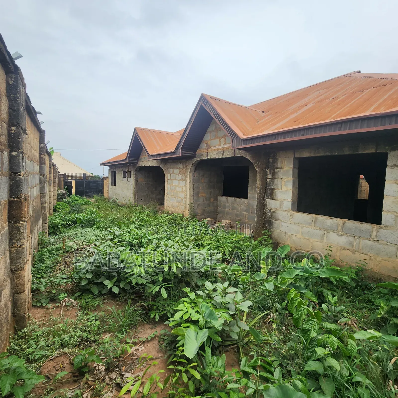 5bdrm Block of Flats in Oloogbo Ologuneru for sale in Ologuneru