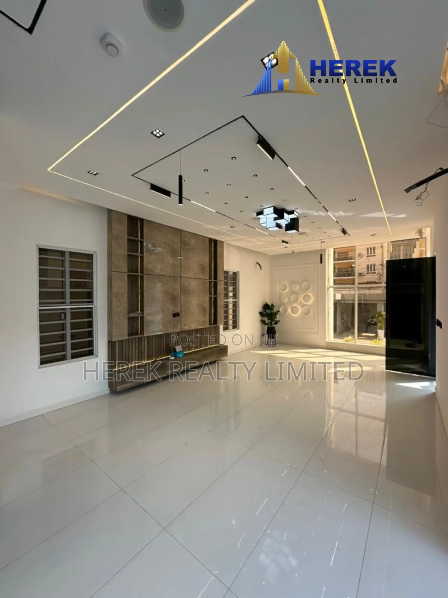 5bdrm Duplex in Crown Estate, Lekki Phase 1 for sale in Lekki Phase 1